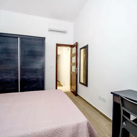 Seabreeze Townhouse * سليمة